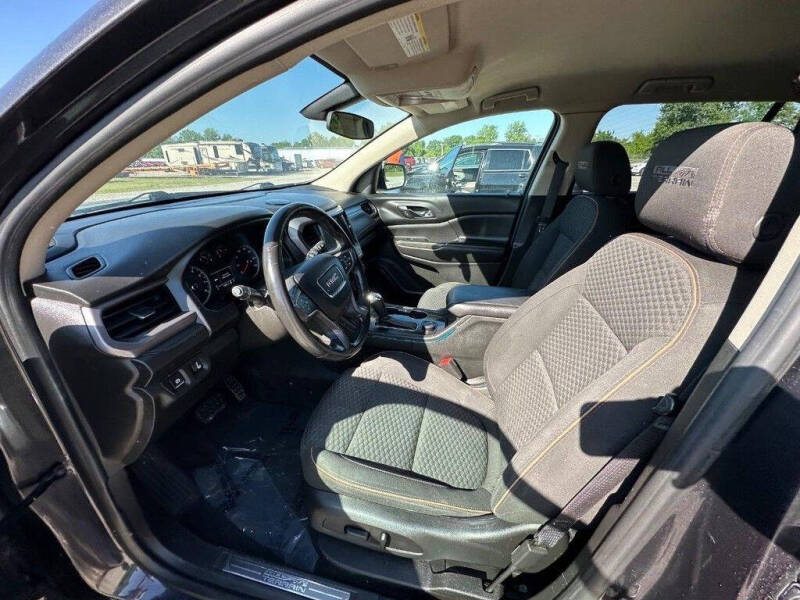 2017 GMC Acadia SLE-2