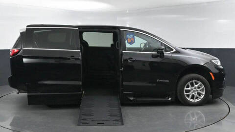 2024 Chrysler Pacifica Touring