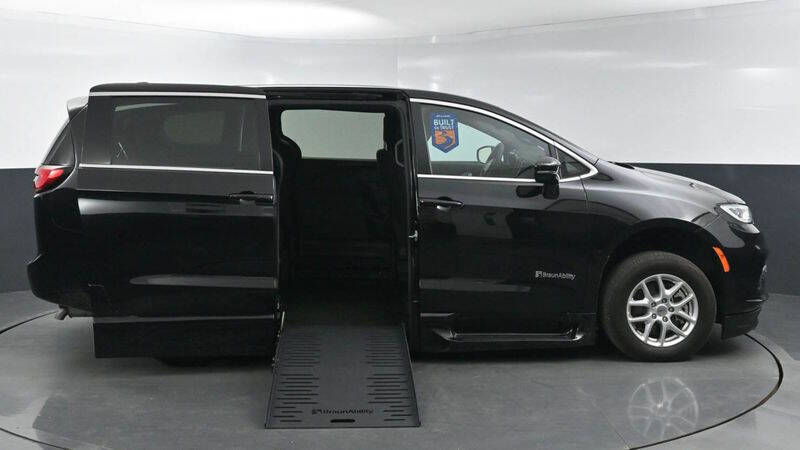 2024 Chrysler Pacifica Touring