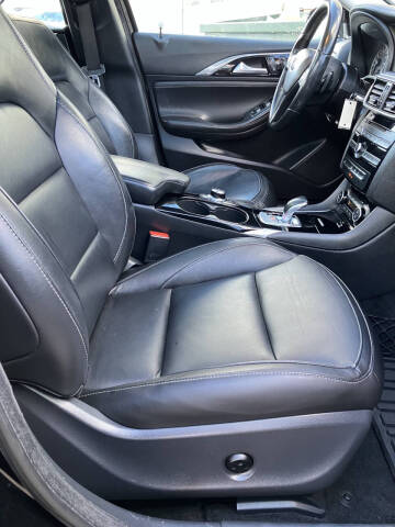 2018 Infiniti QX30 Premium