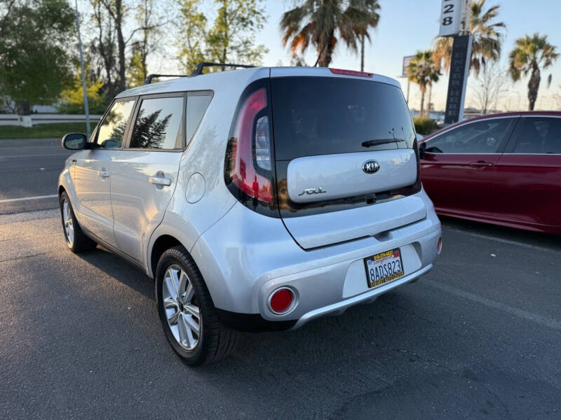 2017 Kia Soul +