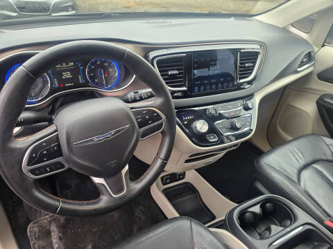 2017 Chrysler Pacifica Touring-L