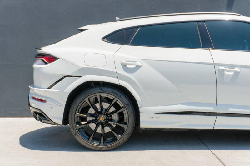 2023 Lamborghini Urus S