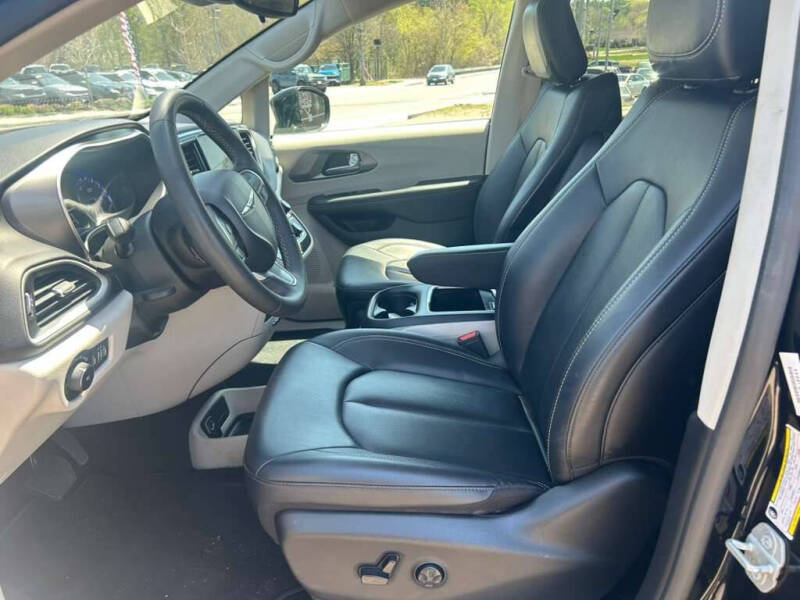 2024 Chrysler Pacifica Touring L