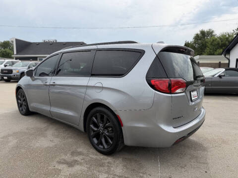 2020 Chrysler Pacifica Touring