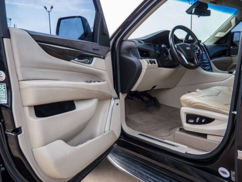 2018 Cadillac Escalade Luxury