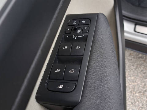 2024 Volvo XC40 B5 Plus Bright Theme