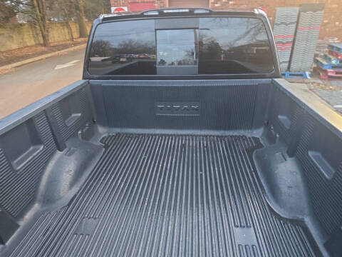 2017 Nissan Titan SV