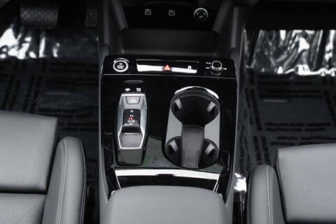 2025 Audi Q6 e-tron quattro Premium Plus