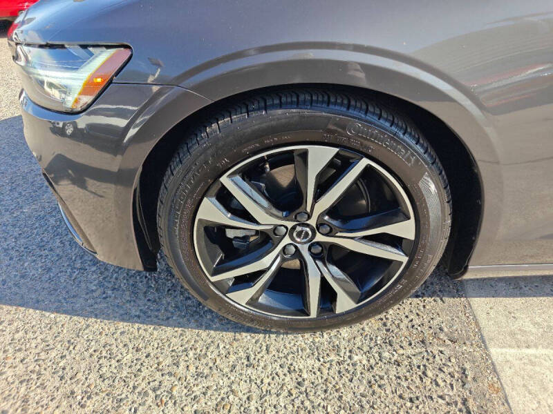 2024 Volvo S60 B5 Core Dark Theme