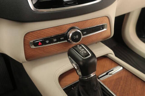 2022 Volvo XC90 T5 Momentum