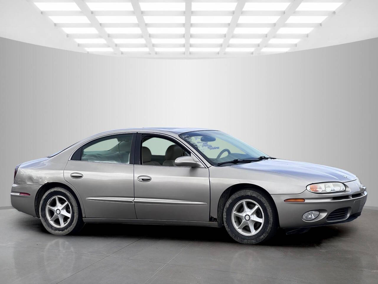 2001 Oldsmobile Aurora for sale at Used Cars Toledo in Oregon, OH