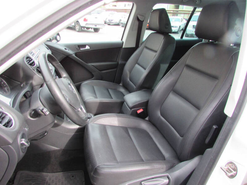 2011 Volkswagen Tiguan SE photo 12