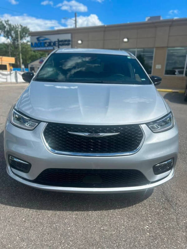 2026 Chrysler Pacifica Select