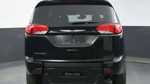 2025 Chrysler Voyager LX