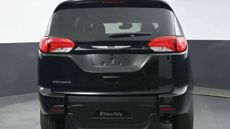 2025 Chrysler Voyager LX