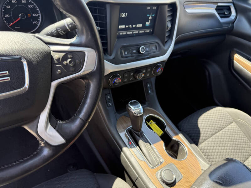 2017 GMC Acadia SLE-2