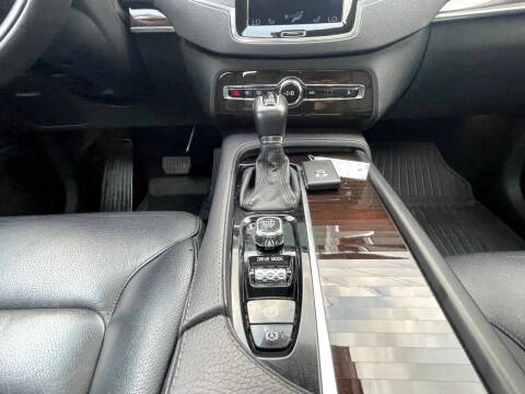 2019 Volvo XC90 T6 Momentum