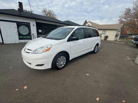 2007 Toyota Sienna for sale at AUTO HUB in Salem OR