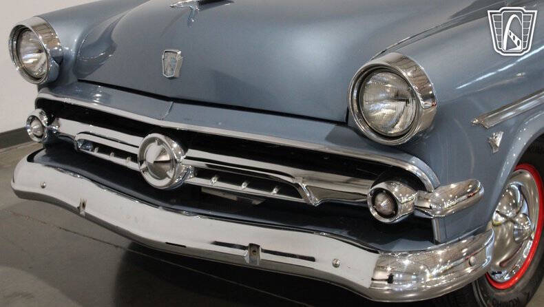 1954 Ford Crestline