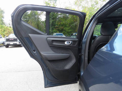 2022 Volvo XC40 T5 R-Design