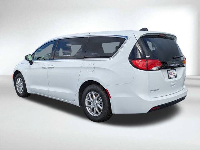 2026 Chrysler Voyager LX