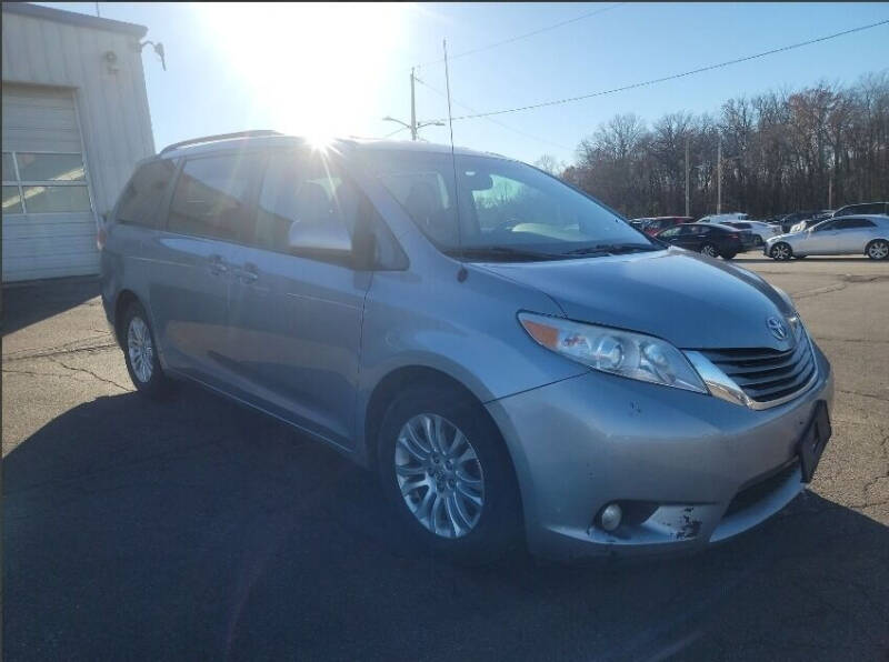 2011 Toyota Sienna null photo 11