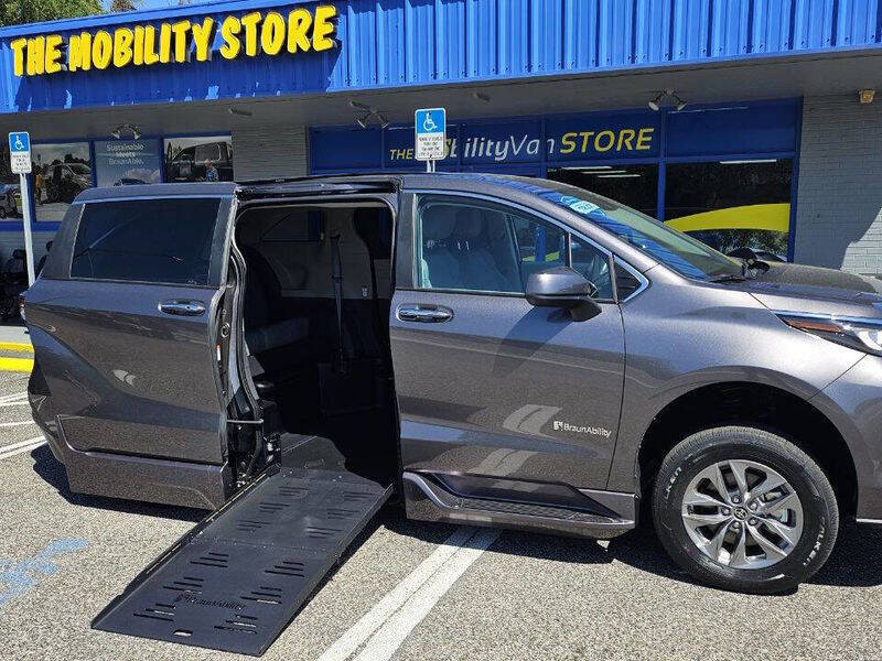 2024 Toyota Sienna XLE 8-Passenger