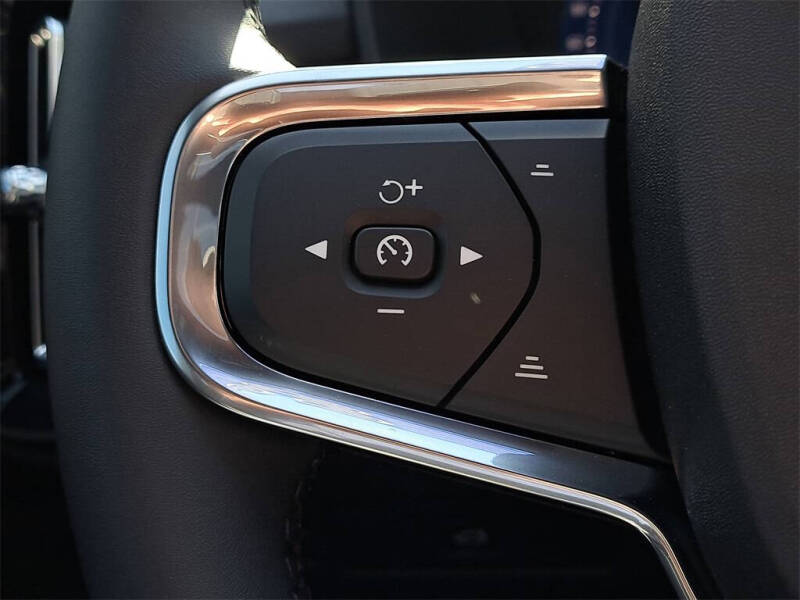 2026 Volvo XC40 B5 Ultra Black Edition