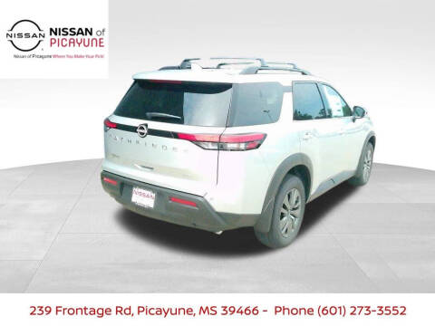 2025 Nissan Pathfinder SV