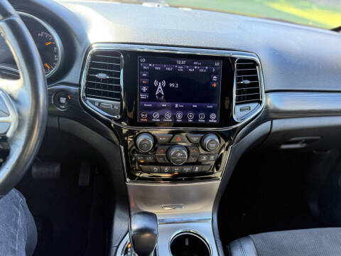 2020 Jeep Grand Cherokee Laredo