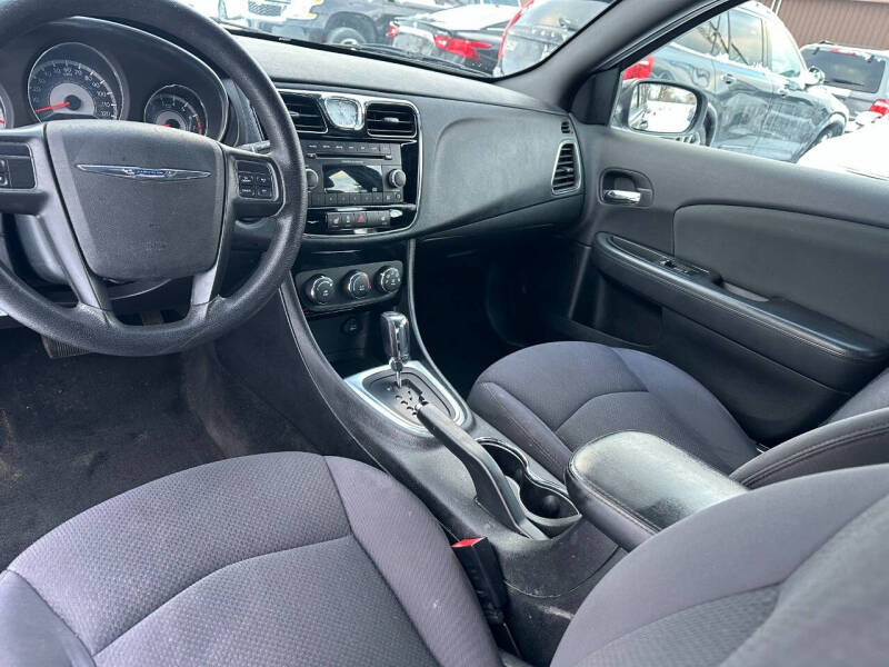 2012 Chrysler 200 LX