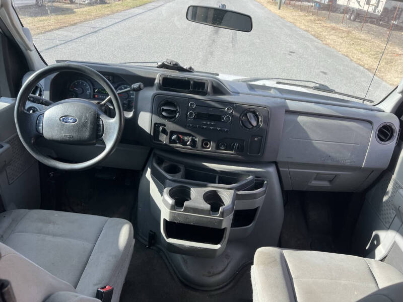 2011 Ford E-Series E-350 SD