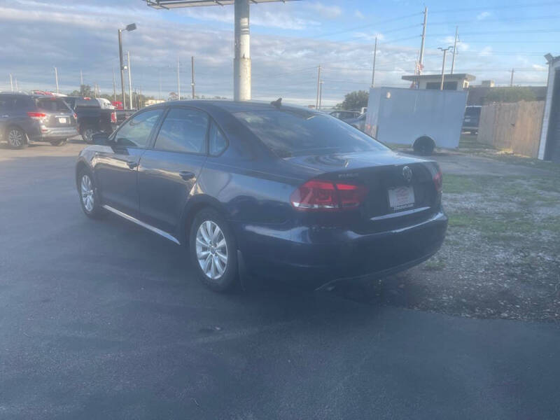 2014 Volkswagen Passat S photo 3