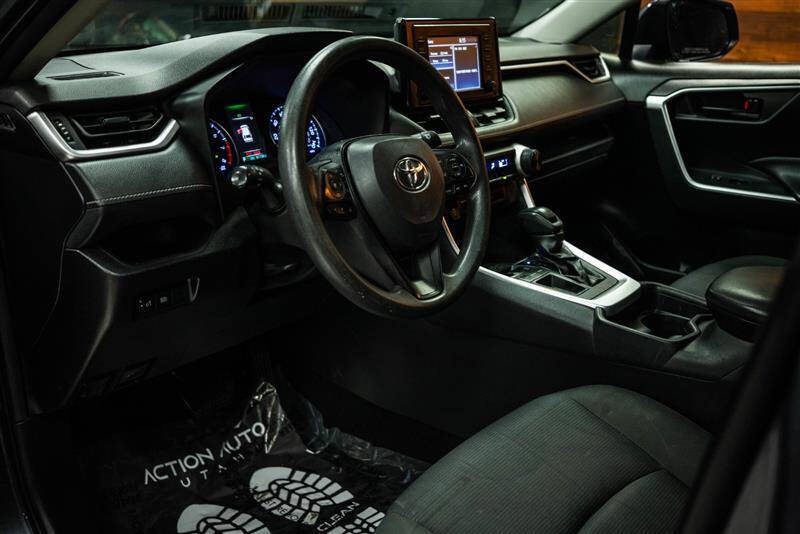 2019 Toyota RAV4 LE