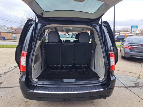 2013 Chrysler Town and Country Touring