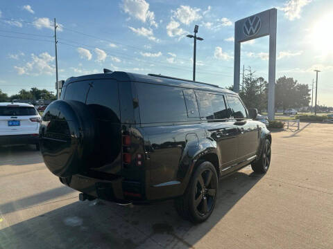 2024 Land Rover Defender 130 P400 X-Dynamic SE