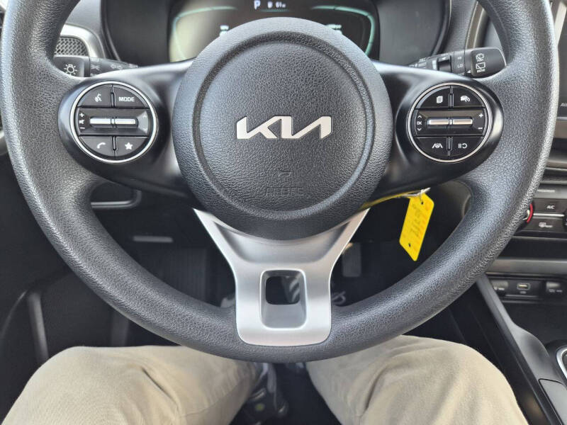 2023 Kia Soul LX - Photo 17