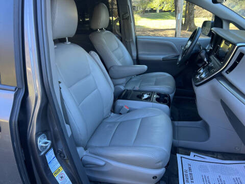 2017 Toyota Sienna LE 7-Passenger