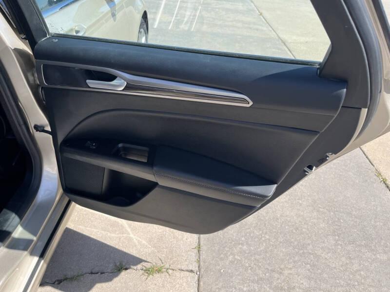 2017 Ford Fusion SE