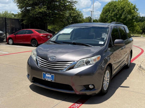 2015 Toyota Sienna XLE 7-Passenger Auto Access Seat Photo
