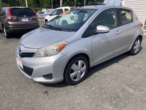 2013 Toyota Yaris 5-Door LE