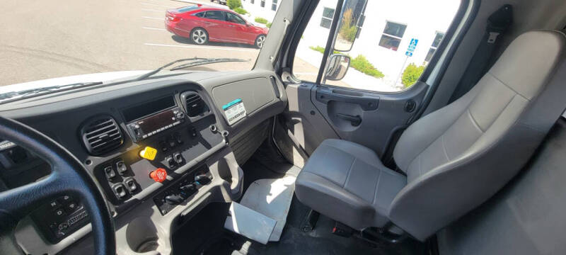 2024 Freightliner M2 106