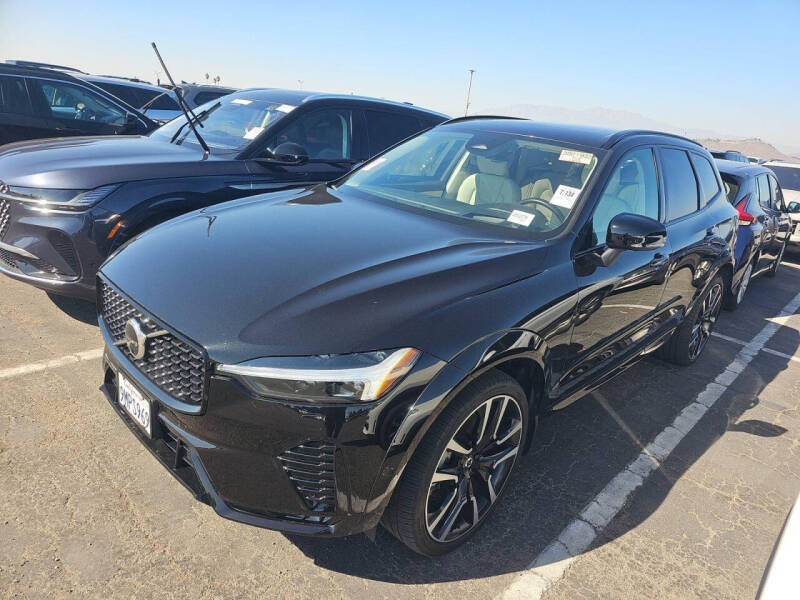 2024 Volvo XC60 B5 Ultimate Dark Theme