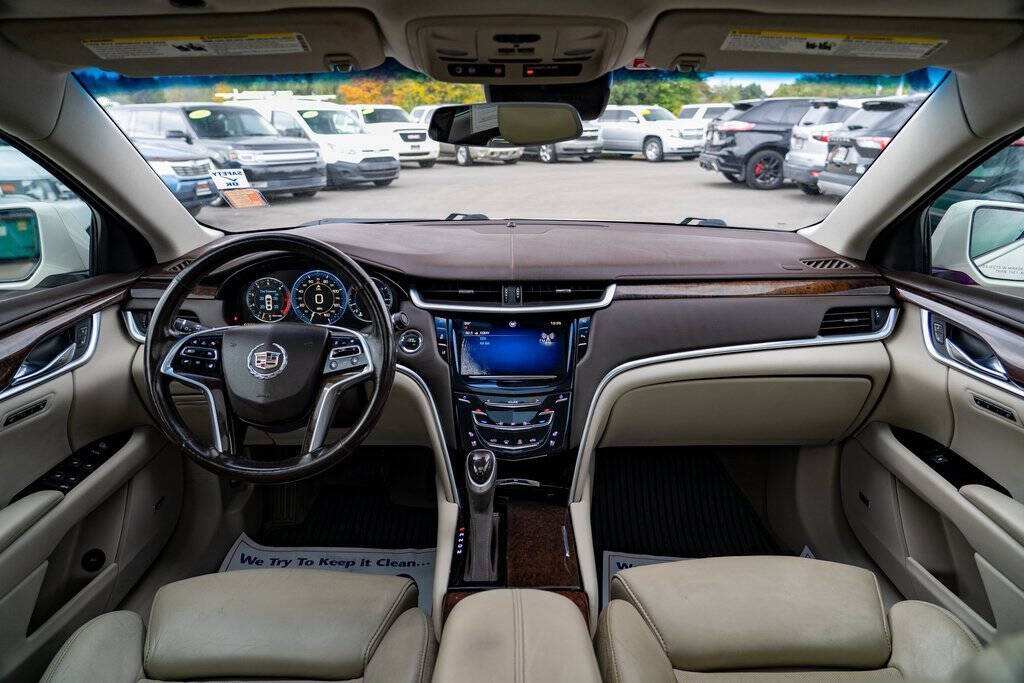 2014 Cadillac XTS for sale at Auto Destination in Puyallup, WA