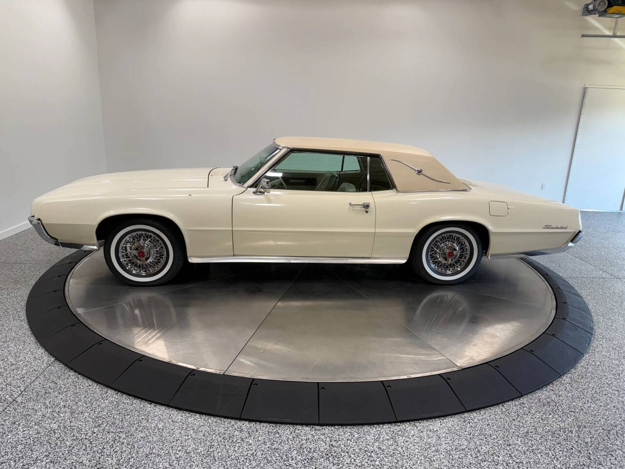 1967 Ford Thunderbird 11