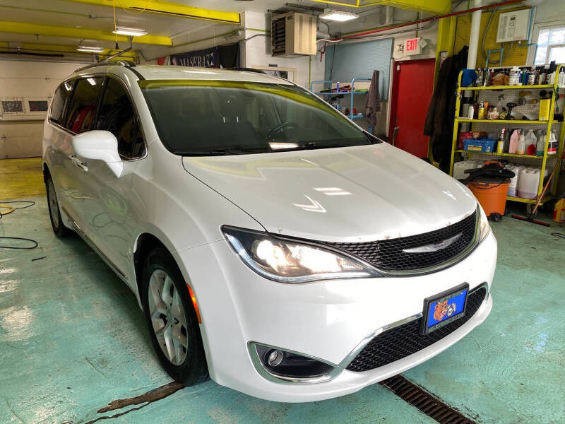 2017 Chrysler Pacifica Touring-L Plus