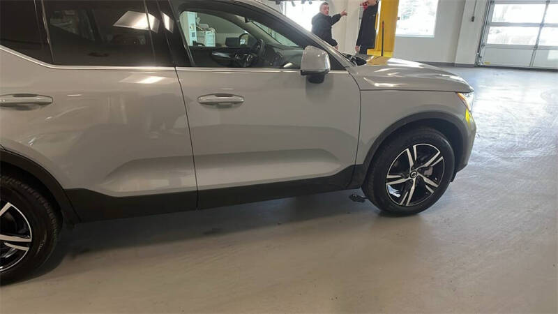 2025 Volvo XC40 B5 Core Bright Theme
