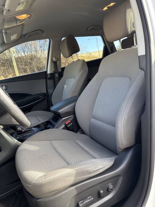 2017 Hyundai Santa Fe SE