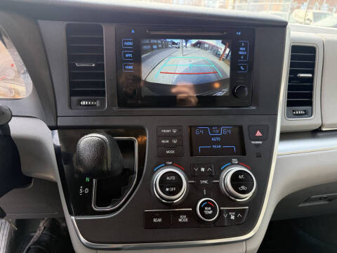2015 Toyota Sienna LE 8-Passenger
